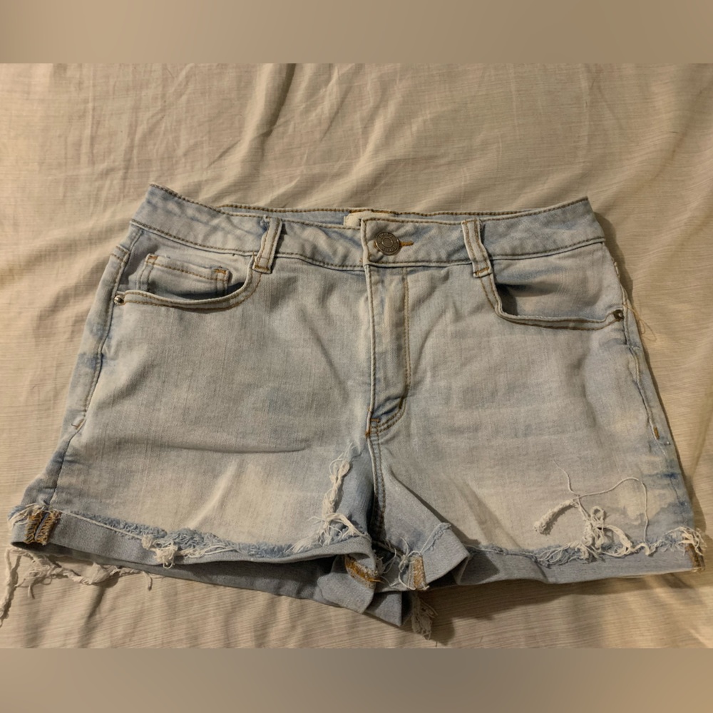 Jolt women’s shorts. Size 9/29w. They have been worn a little bit.